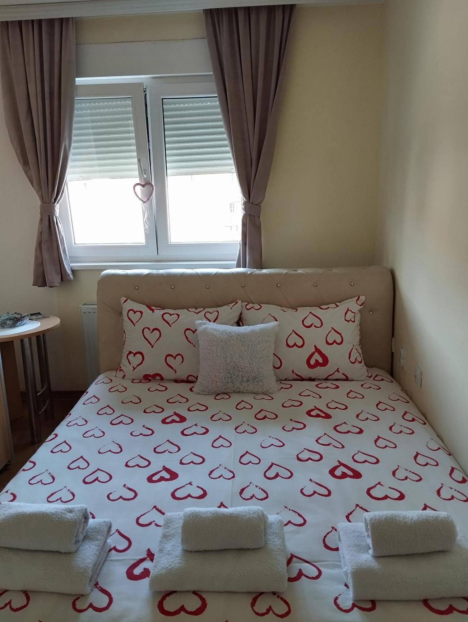 Apartman Mali Raj Vrnjačka Banja Habitación foto